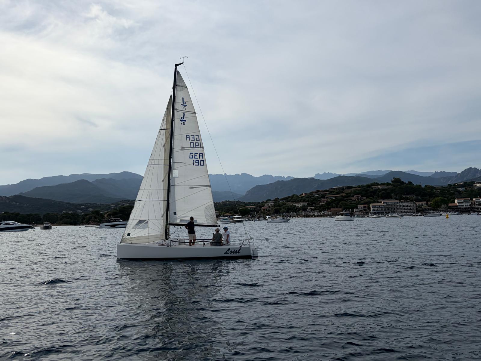 Propose sorties amicales à la voile sur J/70 à Pinarello